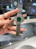 Soporte de Envío Directo Trébol de Cuatro Hojas Completo de Diamantes Nicho Lujo Ligero Tendencia de Moda Correa de Acero Reloj de Cuarzo para Mujer Reloj Deichka