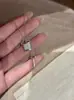 Accesorio elegante y versátil con un toque de lujo: El collar de llave y espiga de trigo, con acabado cepillado e incrustaciones de diamantes, es una cadena de clavícula tipo collar con llave de cerradura de doble cara.