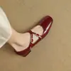 Zapatos Mary Jane retro cuadrados de punta cuadrada para mujer Primavera y Otoño nuevos con tira cruzada versátiles de tacón medio grueso de una sola capa para commuting sin fatiga en los pies