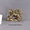 Estatueta de Tigre em Latão Ornamento de Mesa para Casa e Escritório Estatueta de Tigre com Tigre Bebê na Mão Artesanato Atacado