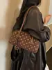 Bolsa de almofada de bolinhas de alta qualidade e estilosa para mulheres, nova bolsa de boliche retrô de nicho, bolsa de ombro sob o braço, moderna