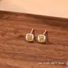 Brincos Pequenos de Prata Pura S999 para Mulheres, Brincos Exquisitos de Luxo Leve com Design de Nicho, Novos Brincos da Moda de Alta Qualidade, Estilo Cubo de Açúcar Pequeno