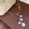 Colar com Pingente de Borla Redonda em Corrente de Metal Retrato, Corrente de Clavícula Versátil da Moda de Luxo Leve, Joia de Design de Nicho para Mulheres