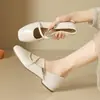 Coleção Primavera/Outono 2026: Deslumbrantes Sapatilhas Mary Jane Prata Estilo Francês com Bico Quadrado e Salto Grosso