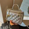 Bolso de hombro y bandolera de nicho de alta gama para mujer, nuevo y moderno estilo de verano 2026, bolso tipo caja con cadena acolchada inspirado en Chanel