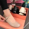 Zapatos Planos de Correa Única con Boca Baja de Venta Caliente para Mujer 2026 Otoño Nuevos Zapatos Pequeños de Cuero Suela Suave Parte Superior Suave Tacón Bajo Zapatos para Madre Punta Redonda