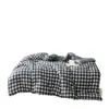 Colcha de fibra de soja tipo A, con diseño de hilo arrugado, engrosada para uso invernal, adecuada para primavera y otoño, y disponible como núcleo de colcha individual o doble para dormitorios.