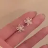 Brincos de flor vazada femininos design simples nicho senso de design brincos de florzinha de zircônia temperamento personalidade brincos do Instagram atacado