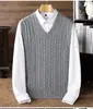 Chaleco de punto para hombre con cuello en V, nuevo estilo otoño/invierno, chaleco de punto grueso trenzado, se puede usar como capa interior o exterior, suéter casual sin mangas de cachemira, en stock
