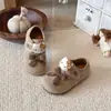 Zapatos Birkenstock de Dibujos Animados para Niñas Gato KT Estilo Nuevo Otoño Suela Suave Zapatos de una Sola Pieza Lazo Retro Velcro Mágico Zapatos de Princesa para Niños Pequeños