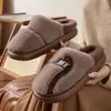 Novos chinelos de algodão estilo 2026 para mulheres, outono e inverno, para casa, antiderrapantes, quentes, simples, sapatos de algodão para casal, chinelos fechados para homens