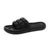 Pantuflas de Suela Gruesa para Mujer 2026 Verano Nuevo Estilo Sandalias con Patrón de Diamantes para Uso en Exteriores Casual Versátil Plataforma Sandalias de Suela Gruesa Venta al por Mayor