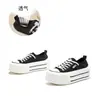 Tênis Brancos com Sola de Espuma para Mulheres 2026 Verão Novos Sapatos Casuais Plataforma que Aumenta a Altura Sapatos Esportivos Versáteis Flats Respiráveis