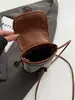 Bolso de paja bicolor para vacaciones en la playa para mujer, nuevo bolso pequeño cruzado de verano 2026, popular bolso tejido a mano para teléfono