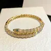 Pulseira Cobra de Alto Padrão para Comércio Exterior, Cravejada com Zircônias, para Mulheres, Pulseira Geométrica Full Diamond de Luxo Leve em Ouro 18K, Atacado do Fabricante