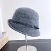 Sombrero de pescador elegante con patrón de rombos estilo Hepburn para mujer, elegante y versátil para otoño, sombrero de punto a prueba de viento y cálido