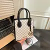 Nueva Bolsa Cruzada para Hombro para Mujer, Bolso Cruzado Temporada Primavera, Moda Casual Lujo Ligero con Sensación de Alta Gama, Diseño de Letras en Relieve, Bolso de Mano