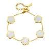 Novo Bracelete de Titânio com Pétalas de Cinco Folhas, Moda Feminina Tendência Versátil Flor de Ameixa Joia de Aço Inoxidável Que Não Desbota para Mulheres