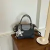 Bolso de nicho de alta calidad para mujer, nuevo modelo 2026, bolso tote pequeño súper popular para el trabajo y los desplazamientos, bolso cruzado