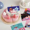 Cartões de felicitações de aniversário em estilo desenhado à mão, cartões criativos e fofos de felicitações de aniversário, presentes de flores, presentes de bolo, cartões de mensagem