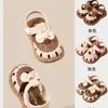 Novas Sandálias Infantis 2026 com Laço de Desenho Animado para Meninas, Sapatos para Bebês e Crianças Pequenas, Sapatos Fechados de Princesa Venda por Atacado
