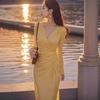 Vestido Amarelo de Manga Longa, Sexy, Justo ao Corpo, Vestido de Outono de Alta Qualidade para Mulheres, Novo Estilo 2026, Vestido Plissado de Gola Alta