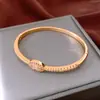 Pulseira com Fecho Oval Banhada a Ouro Real 18K, Simples e Estilosa, Estilo Luxo Leve, Joia Exquisita e Versátil, Design de Nicho