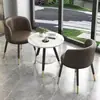 Conjunto de três peças de mesa e cadeira de varanda de luxo leve, celebridade da Internet, uma mesa e duas cadeiras, conjunto de mesa redonda de recepção simples e criativa, combinação de lazer