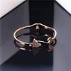 Pulseira Dourada Estilo Casal para Mulheres, Joia com Design de Nicho, Pulseira da Moda de Aço Titânio de Celebridade da Internet com Diamantes, Estilo Ins