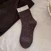 Meias com etiqueta de tecido de bolinhas estilo Miu para mulheres, meias de cano médio, primavera e outono, color block retrô francês, Maillard, sem costura, meias largas (slouch socks)