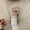 8 zapatos pequeños redondos de cuero en colores gris, negro, albaricoque, café, tacón plano, en stock, pedido completo, microfibra, Guangdong, Guangzhou, estilo coreano para mujer