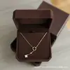 2026 Nueva Cadena para Clavícula Mariposa Chapada en Oro de Acero de Titanio para Mujer, Diseño de Nicho, Conjunto de Collar y Aretes de Lujo de Alta Gama