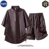 Traje de Dos Piezas de Malla Transpirable de Manga Corta con Cuello Alto y Media Cremallera Marca NASA de Alta Calidad para Hombre - Conjunto Deportivo de Verano Elegante