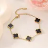 Conjunto de tres piezas de moda de acero de titanio con trébol de cuatro hojas (pulsera, collar y pendientes), venta caliente transfronteriza, joyería de flor de trébol de la suerte al por mayor
