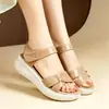 Sandalias de Mujer para Verano 2026, Estilo Nuevo, Cómodas y Versátiles, con Correas de Velcro, Suela Suave, Tacón Bajo, Planas, Antideslizantes, para Madres de Mediana Edad