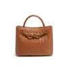 Nova Bolsa Feminina Texturizada para Primavera e Verão 2025 Bolsa Totalmente Feita à Mão Tendência Versátil Bolsa de Ombro de Grande Capacidade Bolsa Transversal