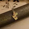 Collar de Seda de Tres Mariposas para Mujer, Moderno, Elegante, Lujo Ligero, Alto Gama, Diseño Hueco, Cadena para Clavícula, Regalo para Novia