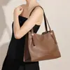 Nuevo diseño de nicho del sudeste asiático hebilla de metal bolso de mano de cuero suave PU de gran capacidad bolso de hombro bolso tote para mujer