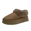 Sapatos de algodão quentes de cano baixo com pelo novos de inverno, fundo grosso, com fleece, sapatos de algodão do Nordeste, botas de neve femininas espessadas 2026 externo