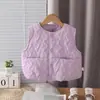Chaleco acolchado ligero para niñas, tallas pequeño y mediano, con diseño en relieve en forma de corazón, adecuado para usar en capas y proporcionar calor, una prenda sin mangas para el uso diario