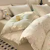Sombrero de cama de algodón de cuatro piezas estampado pequeño y fresco por dentro y por fuera sábana de cama de algodón funda de edredón estudiante caricatura tres piezas al por mayor