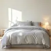 Juego de cuatro piezas simple 100% algodón de fibra larga para apartamentos, hoteles y clubes, juego de sábana y funda de edredón gris