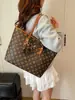 2026 Bolso Tote Versátil Nuevo Estilo Vintage con un Patrón Clásico, Bolso de Hombro de Gran Capacidad para Mujer, Bolso de Mano Elegante y de Lujo Ligero