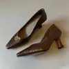 Zapatos de Salón de Piel de Cordero Súper Suave Estilo Retro Francés Camelia Boca Baja para Mujer sin Cierre Tacón Delgado Punta Cuadrada Sexy Chica Caliente Tacones Altos