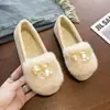 Zapatos Peludos de Moda Tallas Grandes para Mujer Otoño/Invierno Ropa Exterior 2026 Nuevos Zapatos Planos de Perla Mocasines Cómodos de Gamuza