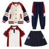 Uniformes de Jardín de Infancia Estilo Británico Uniformes de Verano para Clase Deportiva Infantil Uniformes de Escuela Primaria Uniformes de Béisbol para Primavera y Otoño Conjunto de Tres Piezas