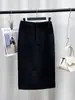 Em Estoque, a "Saia Lápis Inteligente" É uma Peça Prática e Elegante Que Faz Você Parecer Mais Magra. Cintura Alta, Corte Reto, com Fenda Posterior, Feita de Lã, uma Saia de Comprimento 7/8 para Mulheres no Inverno