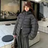 Jaqueta Curta de Algodão com Capuz Canelada Estilo Novo para Inverno 2026 para Mulheres, Estilo Coreano, Leve, Mesmo Material por Dentro e por Fora