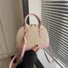 2026 Bolso de Paja Tejida con Conchas de Verano Nuevo Estilo con Elegante Diseño de Contraste de Color para Vacaciones en la Playa, Bolso de Mano y Cruzado