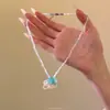 [Lenguaje de las Flores Showa] Collar de Camelia Estilo Francés Dulce Gargantilla de Perlas de Imitación Doble Capa Nuevo Estilo Otoño e Invierno